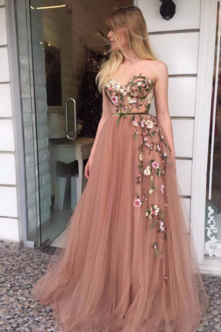 Tulle A-Line Sweetheart Strapless Appliques Long Prom Dress