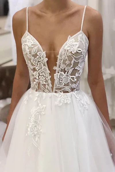 V-Neck Sleeveless Empire Lace Appliques Tulle A-Line Wedding Dress