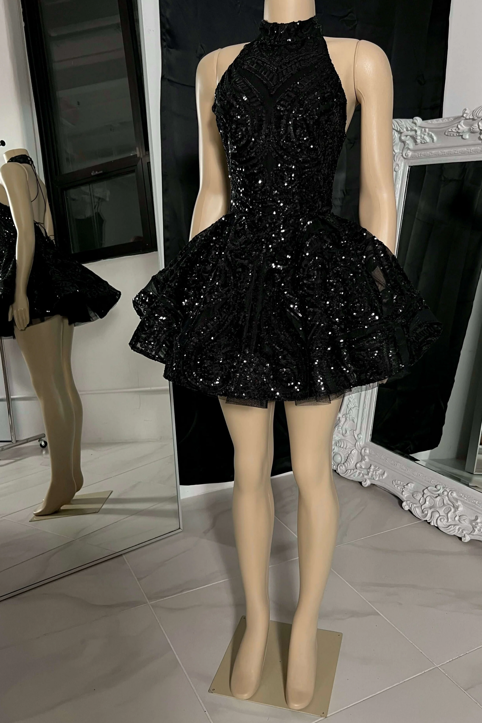 Chic A-Line High Neck Sleeveless Sequins Short Homecoming Dress