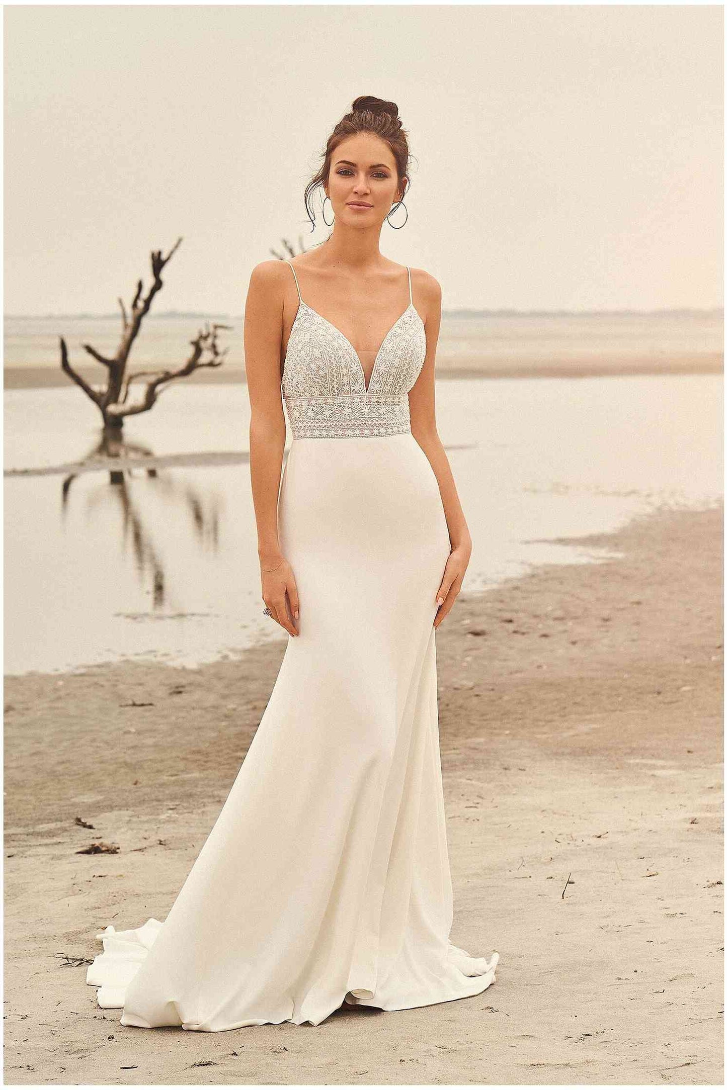 Sexy Satin Trumpet V-Neck Spaghetti Straps Appliques Wedding Dress