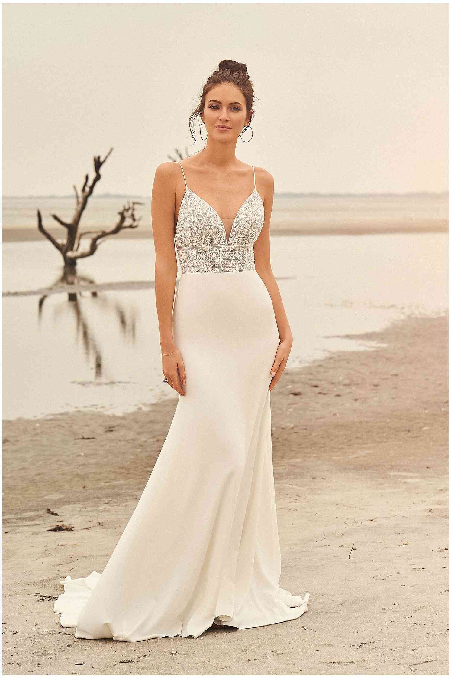 Sexy Satin Trumpet V-Neck Spaghetti Straps Appliques Wedding Dress